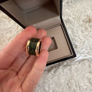 Bvlgari Ring - B.zero1 ring in rose gold with green stone